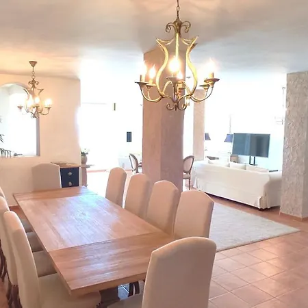 Stylish 3 Bedroom, 2 Bath With Sun Terrace, Gorgeous Sea Views, Air Conditioning, Wi-fi & Communal Swimming Pool בית נופש