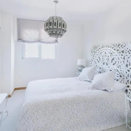 Stylish 3 Bedroom, 2 Bath With Sun Terrace, Gorgeous Sea Views, Air Conditioning, Wi-fi & Communal Swimming Pool * לה הרדורה