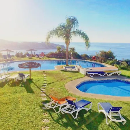 Stylish 3 Bedroom, 2 Bath With Sun Terrace, Gorgeous Sea Views, Air Conditioning, Wi-fi & Communal Swimming Pool בית נופש לה הרדורה