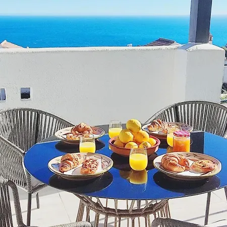 Stylish 3 Bedroom, 2 Bath With Sun Terrace, Gorgeous Sea Views, Air Conditioning, Wi-fi & Communal Swimming Pool Holiday home La Herradura (Granada)