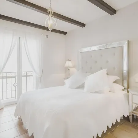 בית נופש Stylish 3 Bedroom, 2 Bath With Sun Terrace, Gorgeous Sea Views, Air Conditioning, Wi-fi & Communal Swimming Pool