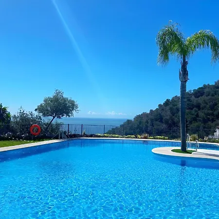 Stylish 3 Bedroom, 2 Bath With Sun Terrace, Gorgeous Sea Views, Air Conditioning, Wi-fi & Communal Swimming Pool * La Herradura (Granada)
