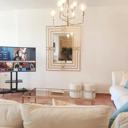 Сasa de vacaciones Stylish 3 Bedroom, 2 Bath With Sun Terrace, Gorgeous Sea Views, Air Conditioning, Wi-fi & Communal Swimming Pool *