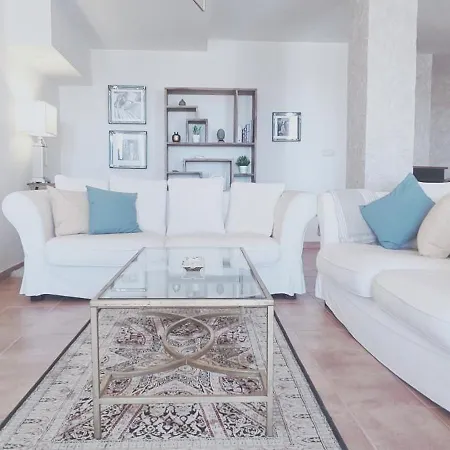 Сasa de vacaciones Stylish 3 Bedroom, 2 Bath With Sun Terrace, Gorgeous Sea Views, Air Conditioning, Wi-fi & Communal Swimming Pool