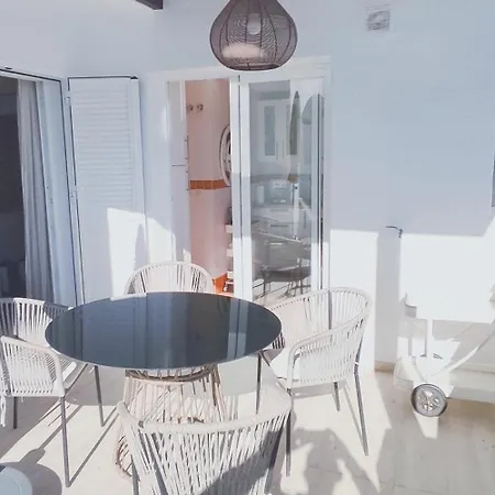 Stylish 3 Bedroom, 2 Bath With Sun Terrace, Gorgeous Sea Views, Air Conditioning, Wi-fi & Communal Swimming Pool Сasa de vacaciones La Herradura (Granada)