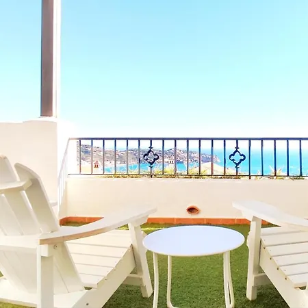 Stylish 3 Bedroom, 2 Bath With Sun Terrace, Gorgeous Sea Views, Air Conditioning, Wi-fi & Communal Swimming Pool Сasa de vacaciones La Herradura (Granada)