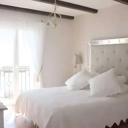 Stylish 3 Bedroom, 2 Bath With Sun Terrace, Gorgeous Sea Views, Air Conditioning, Wi-fi & Communal Swimming Pool